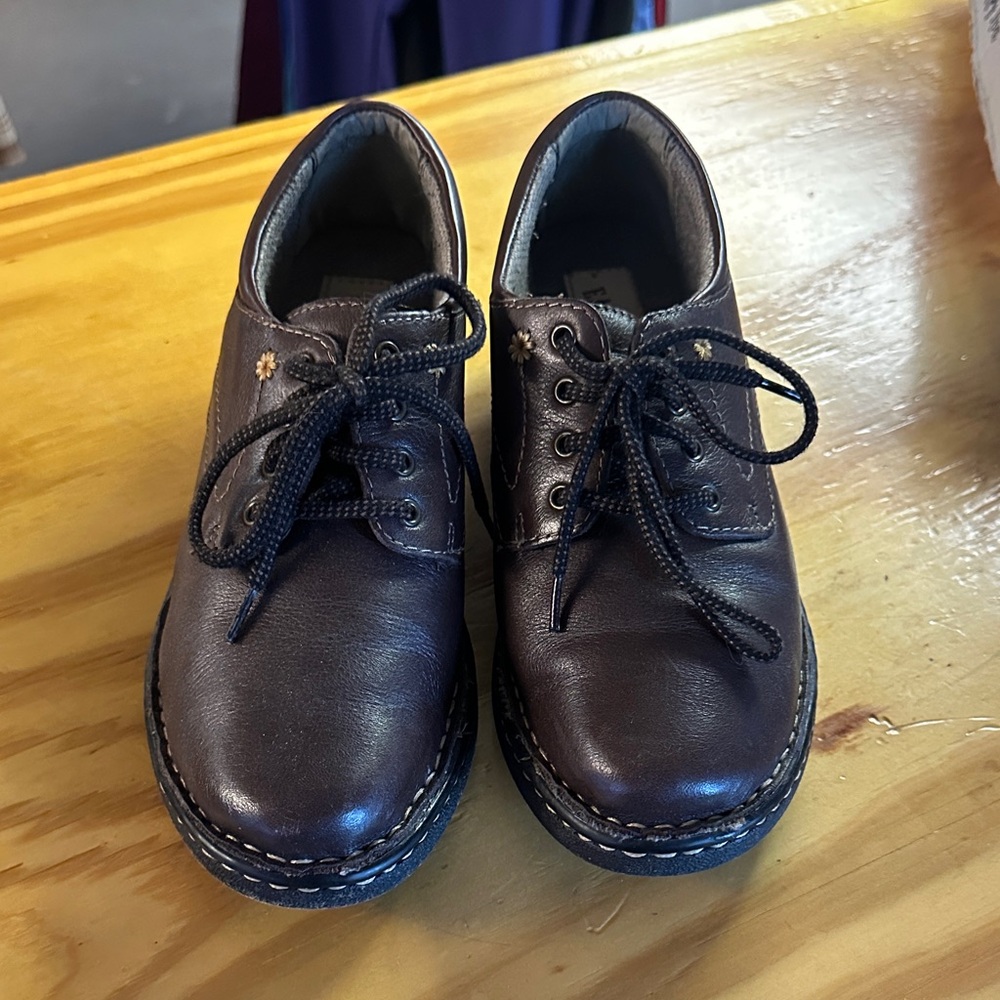 Eastland Women's Brown Leather Lace-Up Shoes Size 8M
